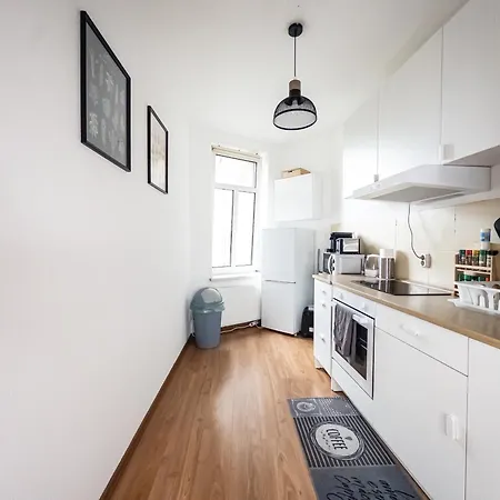 3-room With 4 Single Beds Apartment *