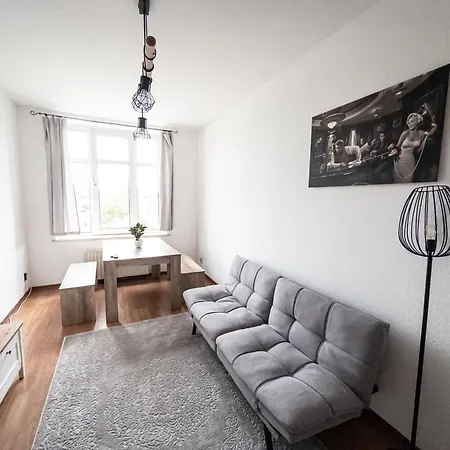 3-room With 4 Single Beds Apartment *