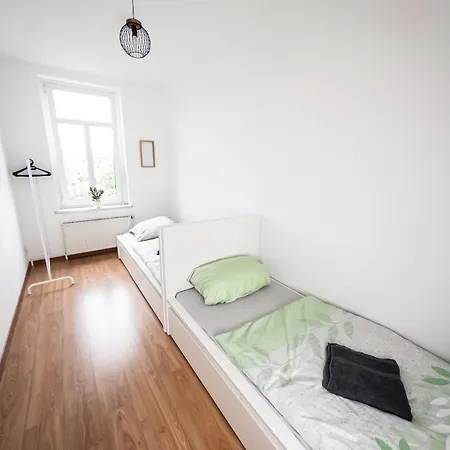 3-room With 4 Single Beds Apartment